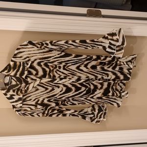 Flatter figuring button down shirt